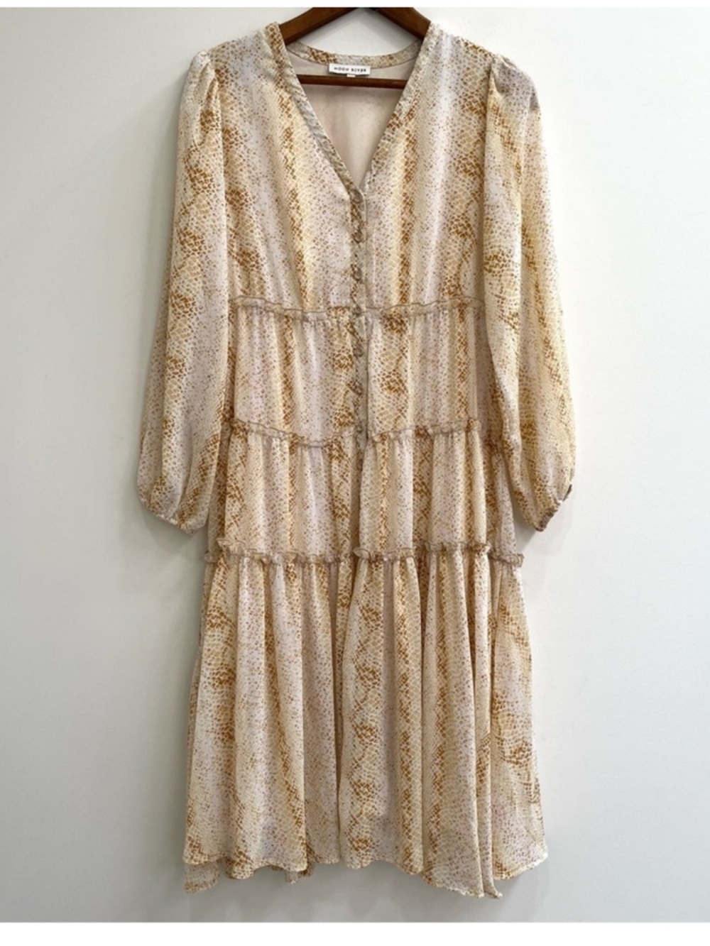 Moon River snakeskin print tiered midi dress. Size M
